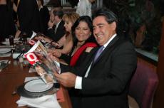 QUERIDOS AMIGOS Oscar Flores y Pati Amador de Flores con la Q