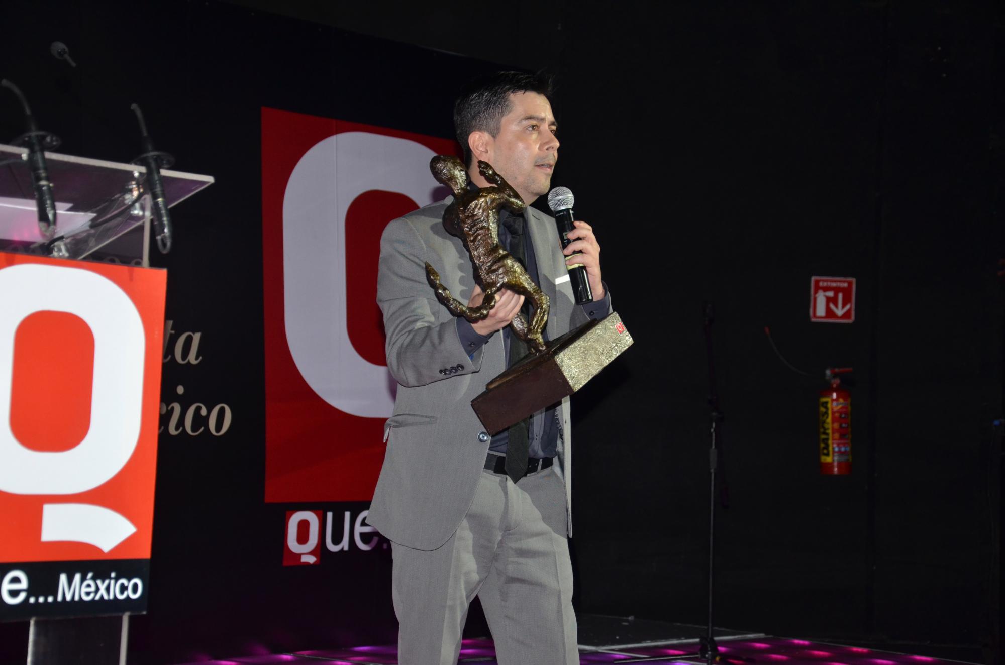 Carlos Espejel emocionado por su reconocimiento