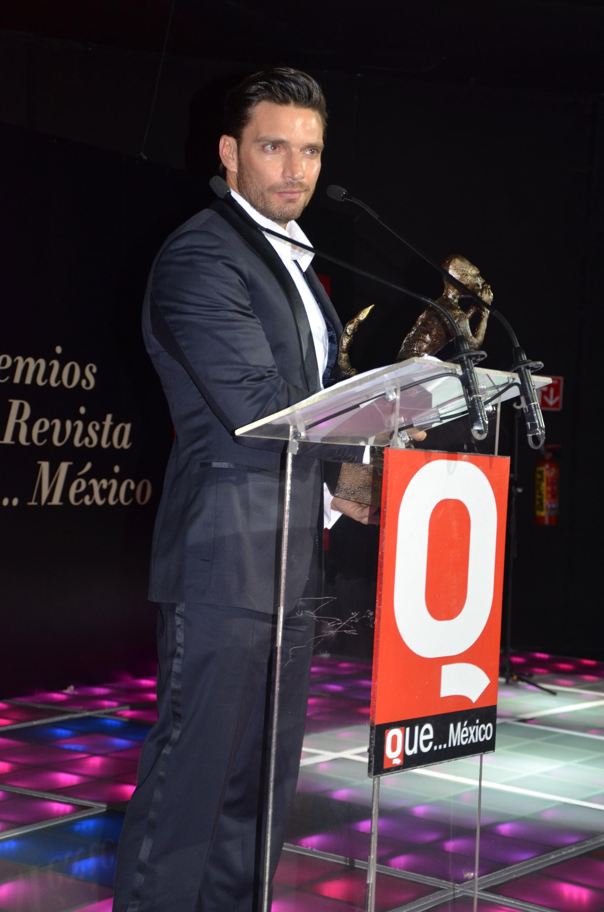 Guapisimo, Julián Gil