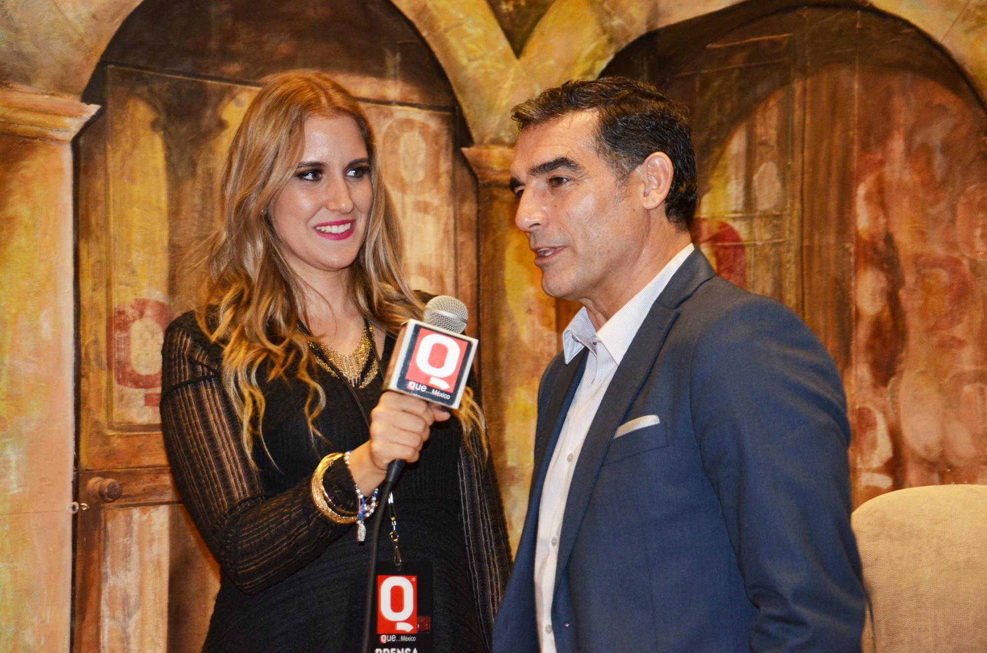 Chao en entrevista con Carina Nienow de la revista Q