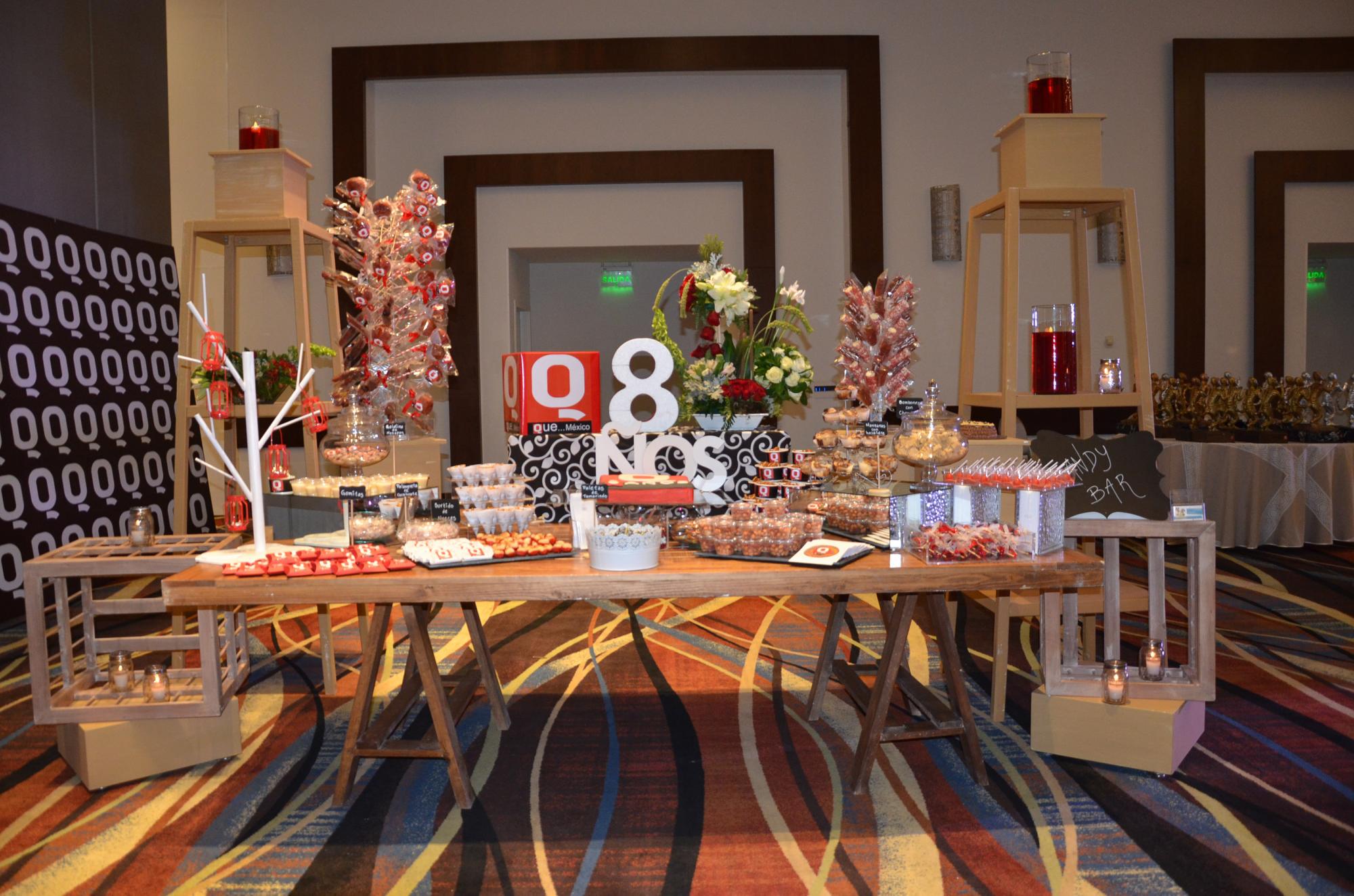 La mesa de dulces fue decorada especialmente para la ocasión