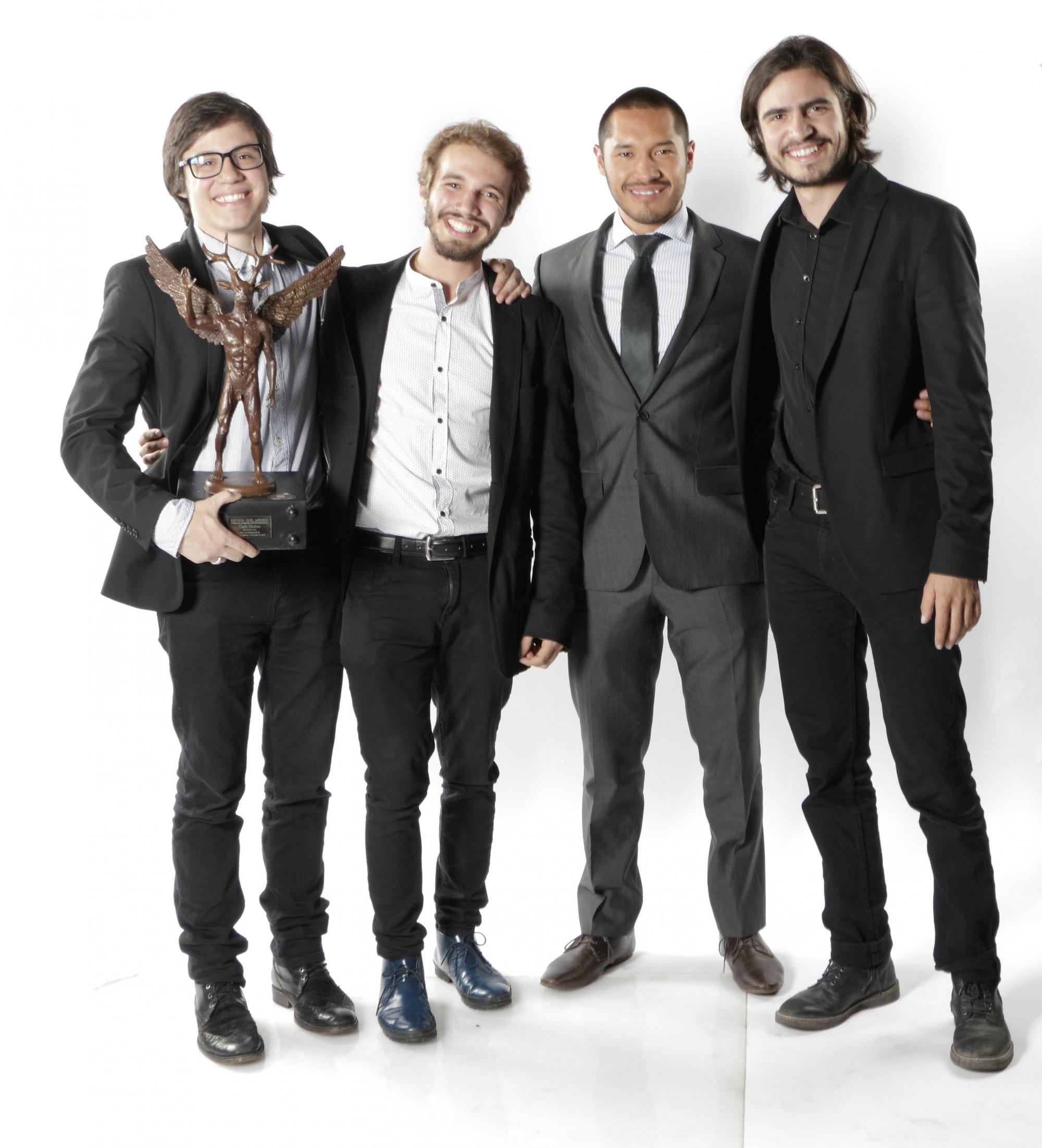 Productora perpetuo films conformada por Yago Muñoz, Bruno Gaeta y Carlo Muñoz.