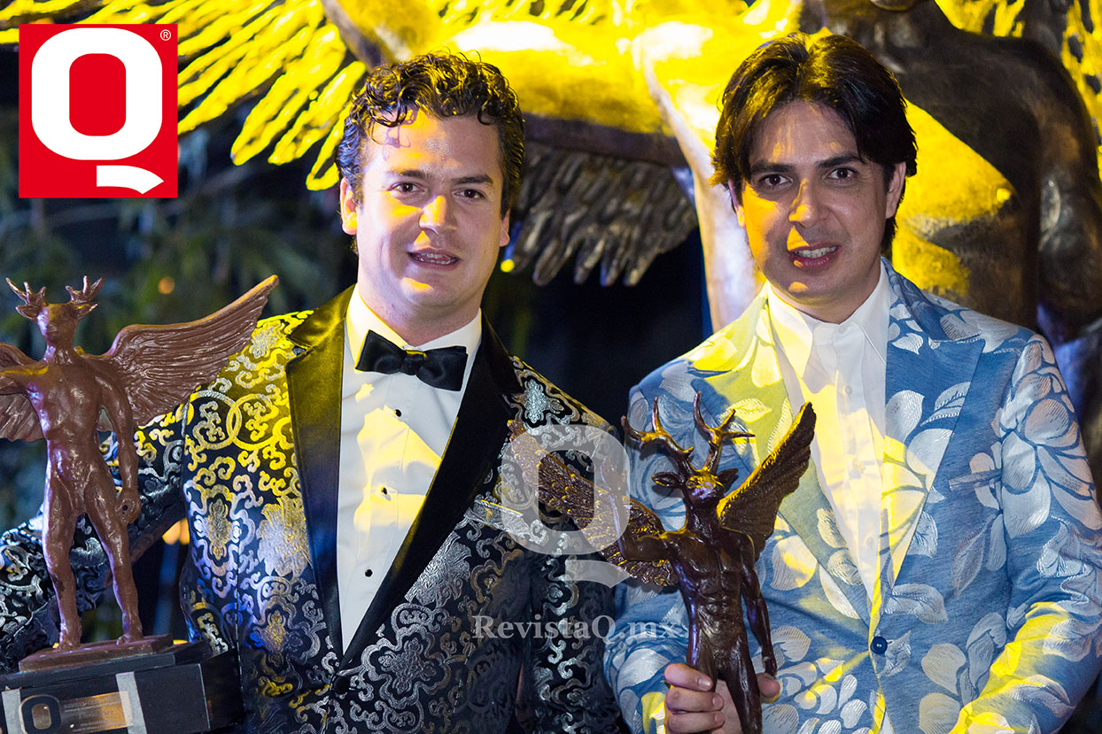 Dos talentos, David Paez y Eduardo Villegas con su Premio Q