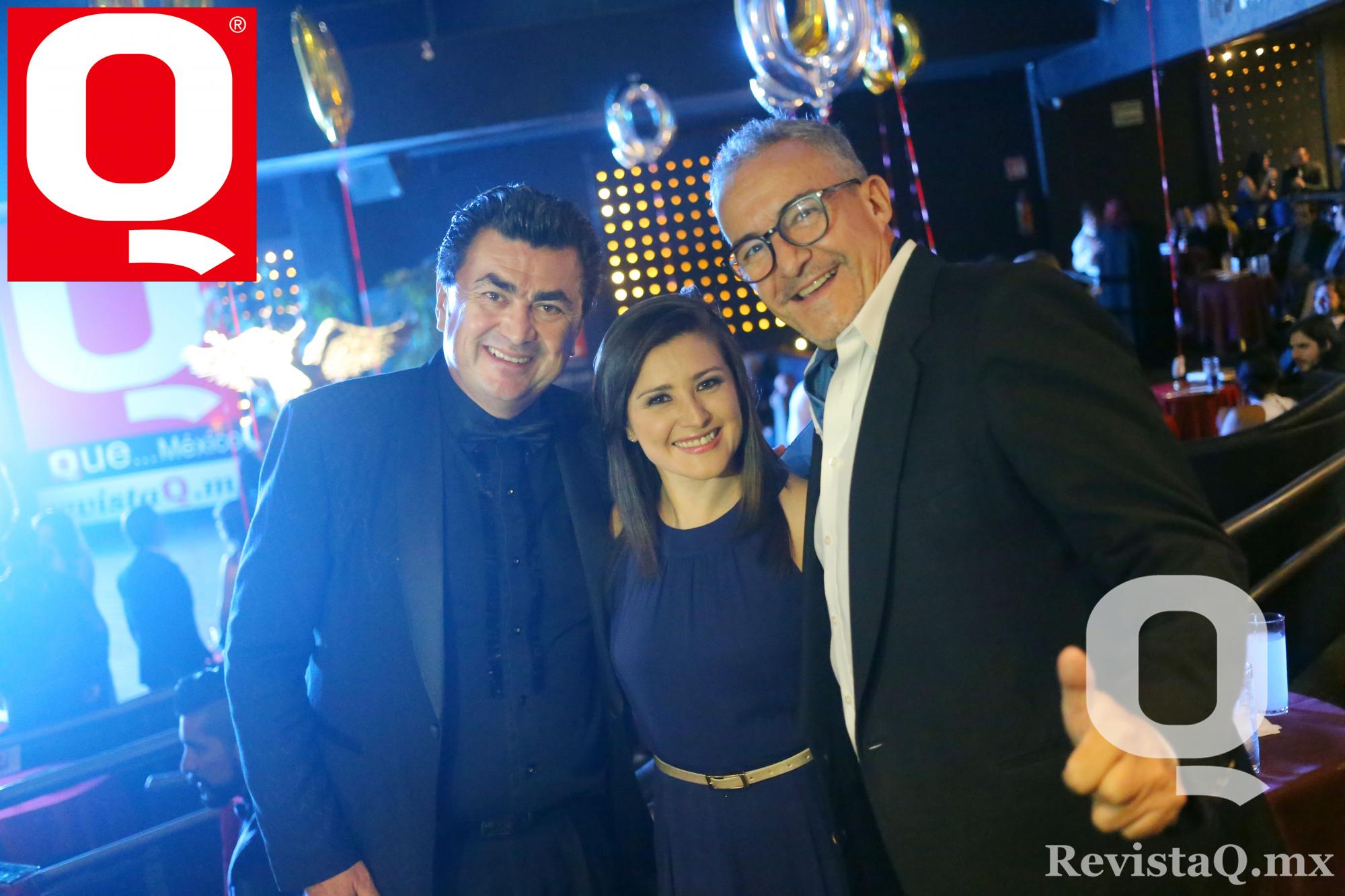 Mago Ari Sandy y Darina Márquez, ganadora de Operación Triunfo  durante los Premios Q