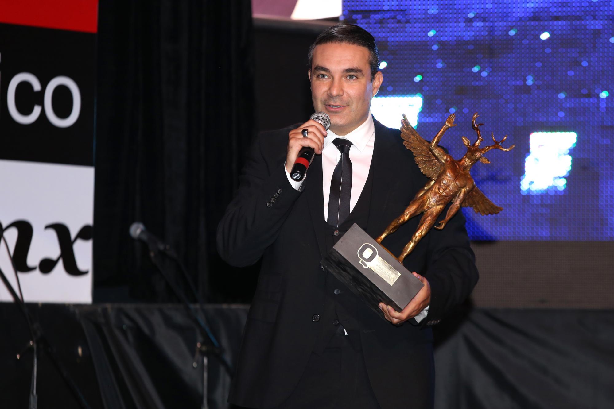 Mauricio Islas dijo sentirse satisfecho de recibir el premio