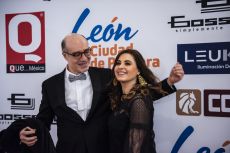 Odiseo Bichir y Yolanda Ventura en la alfombra roja de los Premios de la Revista Q... QUÉ MÉXICO.