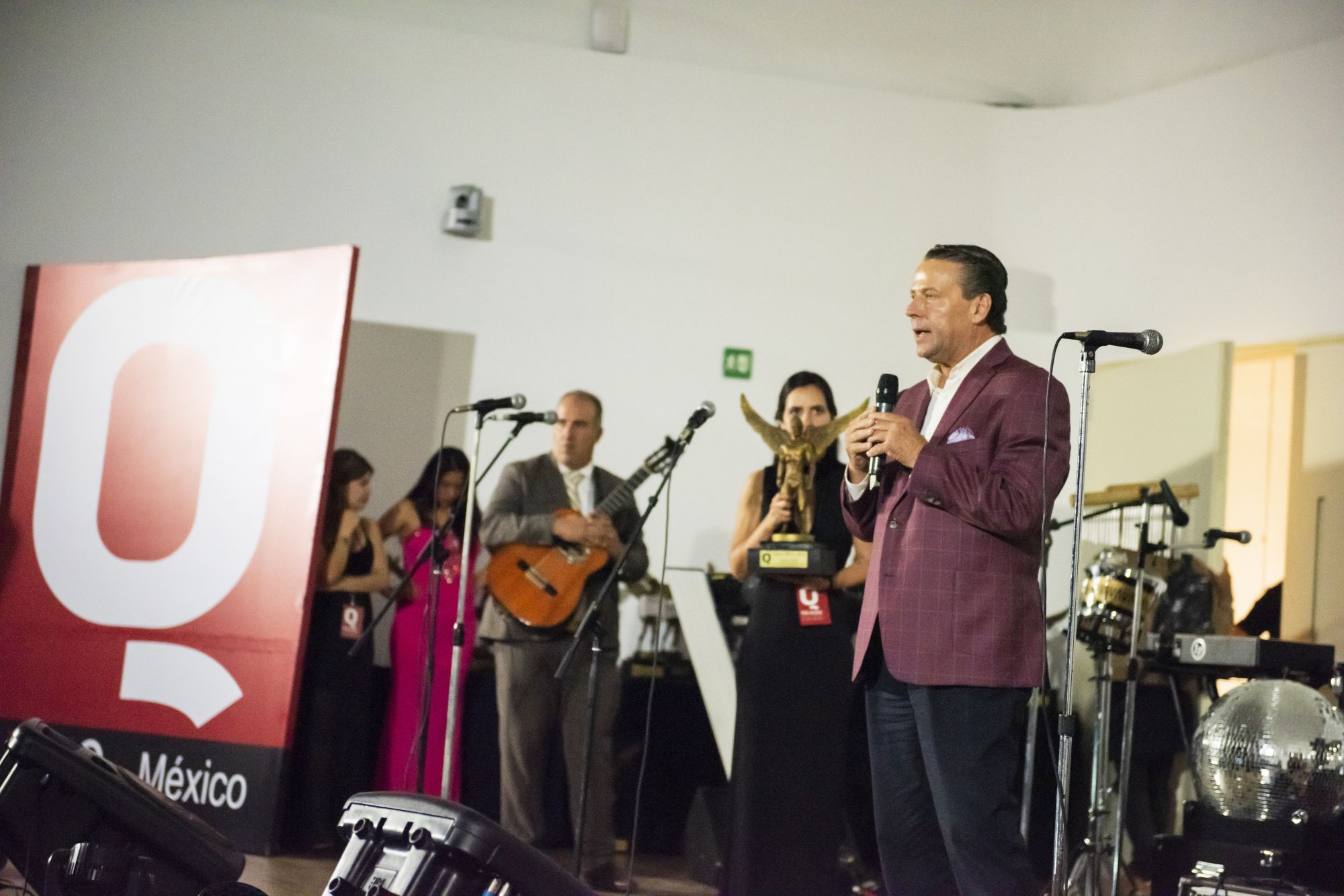 Alfredo Adame durante la entrega  de los premios de la Revista Q