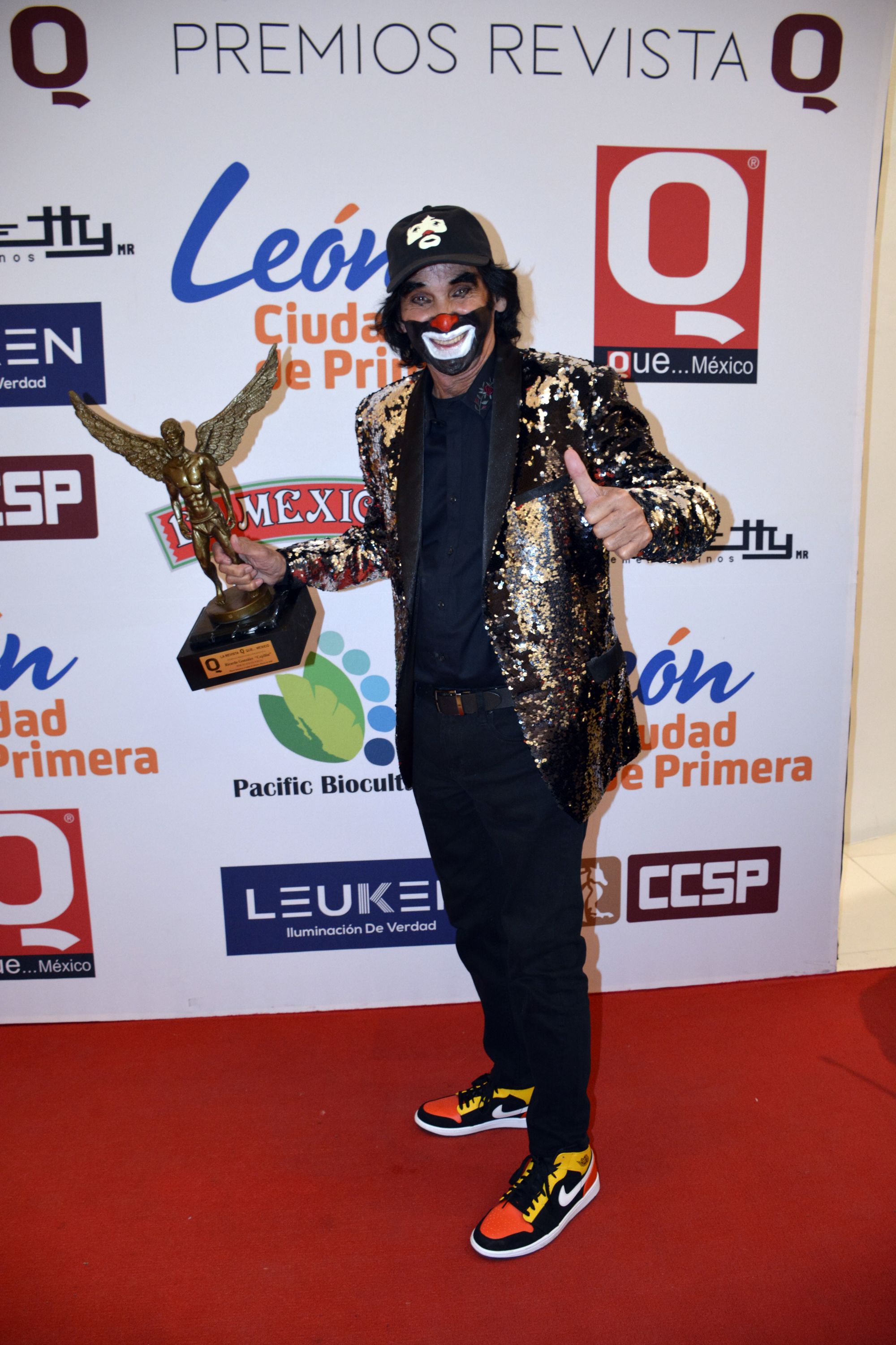 Cepillín con el premio de la Revista Q... QUÉ MÉXICO