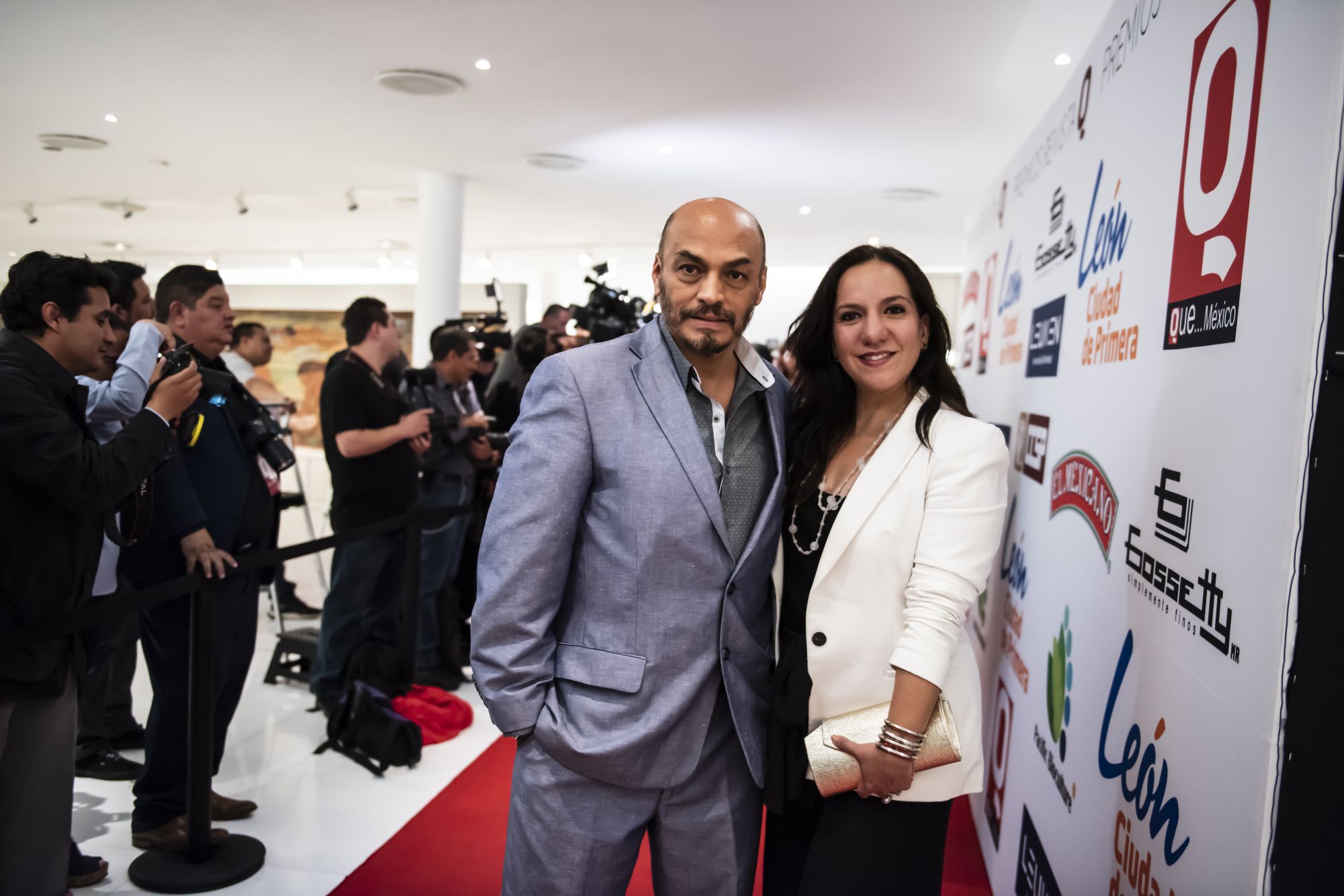El actor del Cartel de los Sapos Estebán Franco y su esposa