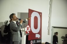 El cante México argentino, Diego Verdaguer durante la entrega de los premios de la Revista Q en el auditorio del museo Soumaya