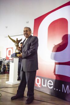 Lalo EL MIMO con el premio de la Revista Q POR SU TRAYECTORIA (4)